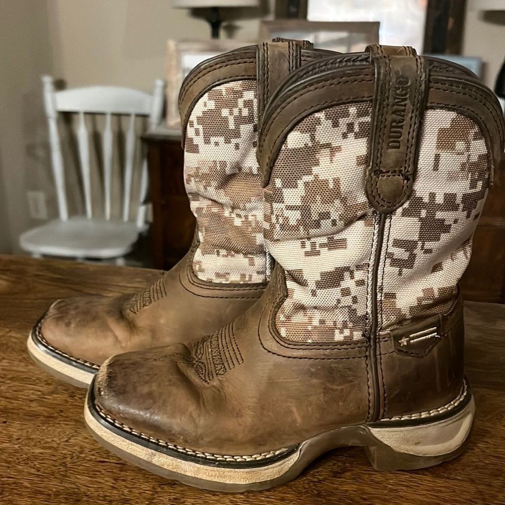 Boys boots